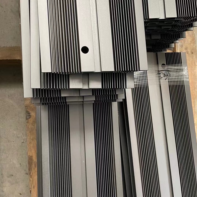 Grande radiador de alumínio Grande calor extrudado Grande personalização do radiador da máquina Fabricante de processamento de alumínio